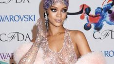 Rihanna törene çıplak geldi! Rihanna ödül 2014!