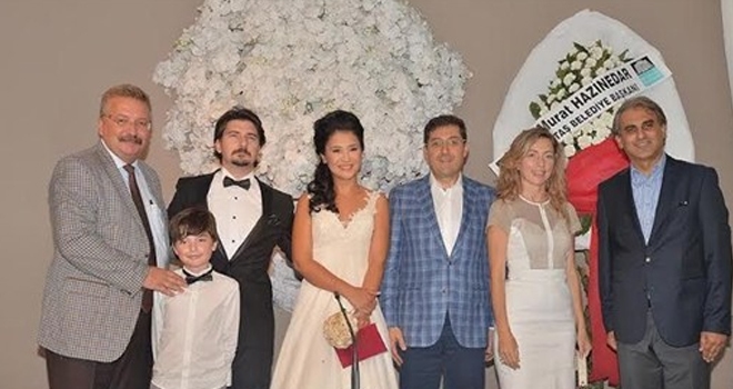 Ezgi Gözeger Onur Özmemiş ile evlendi