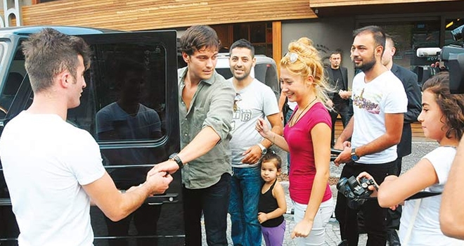 Çağatay Ulusoy kazadan kıl payı kurtuldu