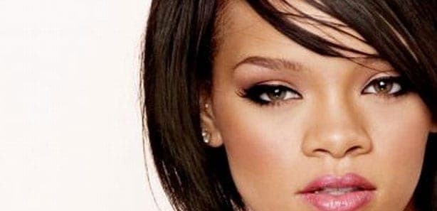 Rihanna yüzme bilmiyor!