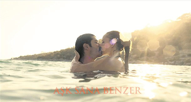 Fahriye Evcen ve Burak Özçivit'ten nefes kesen sahneler!