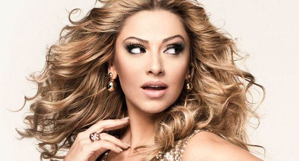 Hadise'den seksi poz