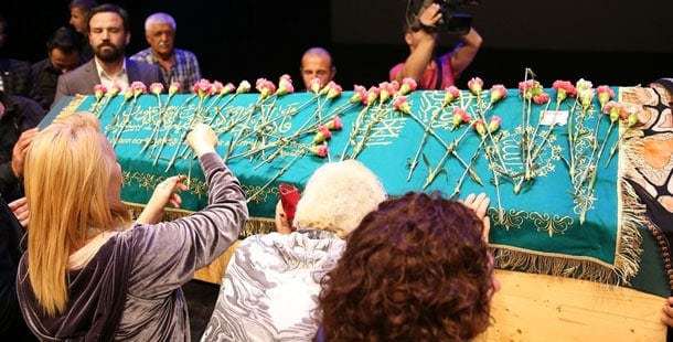 Oya Aydoğan'ın ardından 'cemevi' tartışması