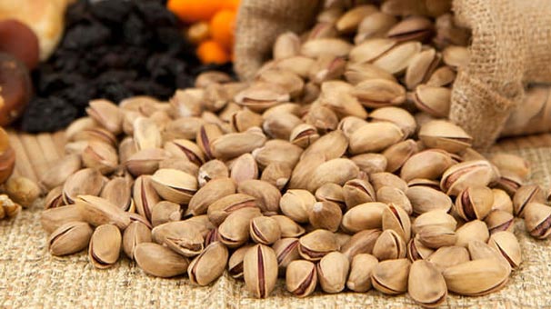 Vitamin deposu Bir porsiyon olan 28 gram yani 30-35 adet antep fıtsığı 153 kalori civarında. 5.72 gram protein, 12,85 gram (g) yağ, 3 g lif, 2,17 g şeker, 34 miligram (mg) magnezyum, 291 mg potasyum, 139 mg fosfor, 0.482 mg B-6 vitamini ve 0.247 mg tiamin bulunuyor. Bir porsiyon Antap fıstığı yetişkinlerde B-6 vitaminin yüzde 37'sini karşılıyor.