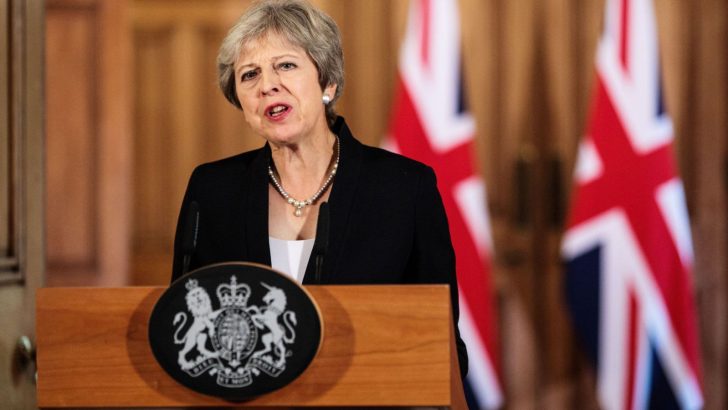Theresa May, İngiltere’yi erken seçime doğru götürüyor
