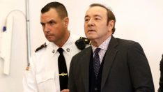 Oscar ödüllü oyuncu, 18 yaşında bir erkeğe taciz suçundan hakim karşısında