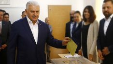 İstanbul Büyükşehir Belediye Başkan Adayı Binali Yıldırım oyunu kullandı