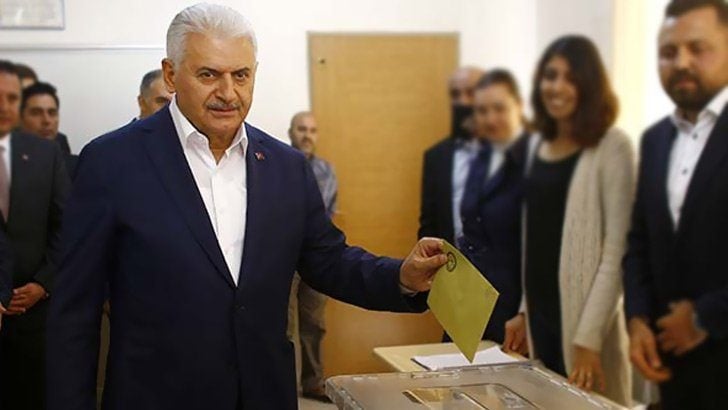İstanbul Büyükşehir Belediye Başkan Adayı Binali Yıldırım oyunu kullandı