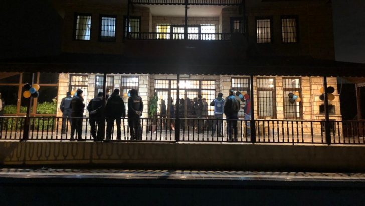 Koronavirüsü hiçe sayıp parti yapanlara polis bakını!