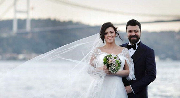 Oyuncu çift Bülent Emrah Parlak ile Burcu Gönder boşanıyor