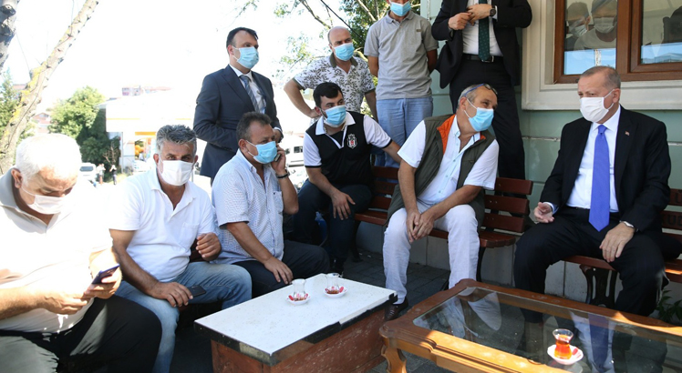 Cumhurbaşkanı Erdoğan, taksi durağını ziyaret etti