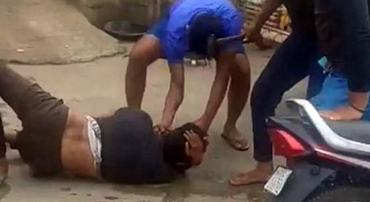 Radikal Hindu çetelerin 'inek eti taşıdığı' iddiasıyla saldırdığı Müslüman genç ağır yaralandı