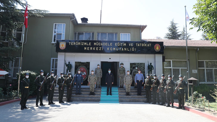 Millî Savunma Bakanı Akar ve TSK komuta kademesi komandoları ziyaret etti