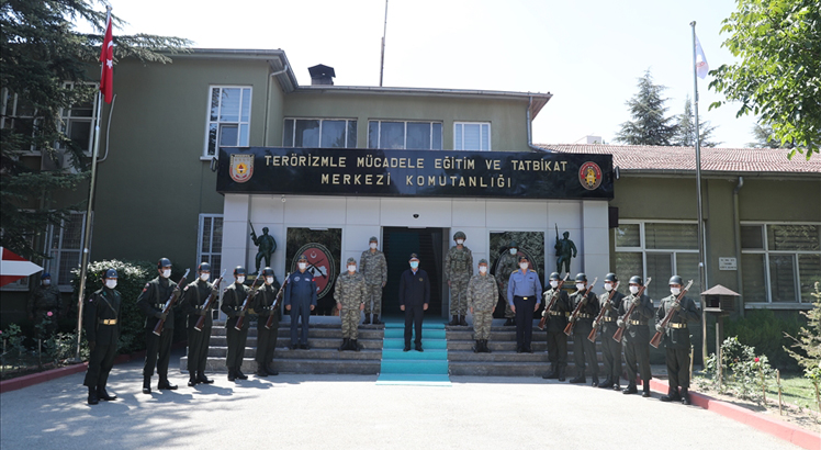 Millî Savunma Bakanı Akar ve TSK komuta kademesi komandoları ziyaret etti
