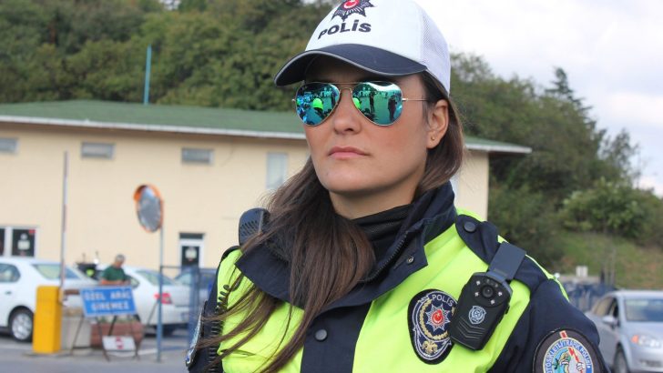 Polise bir göz daha   