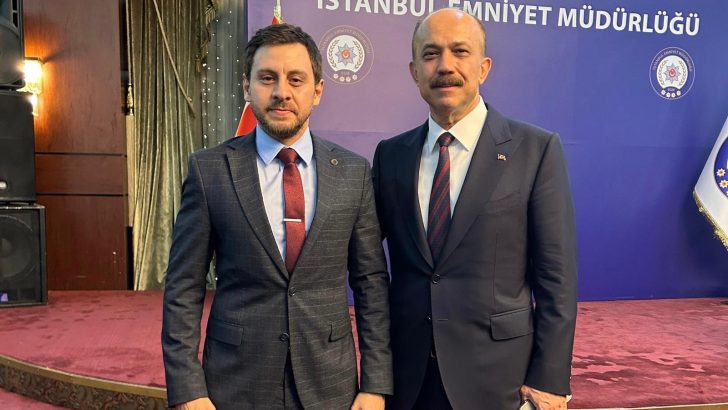Veda yemeğinde ekibine teşekkür etti