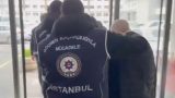 Göçmen polisi sahte belge darphanesini çökertti