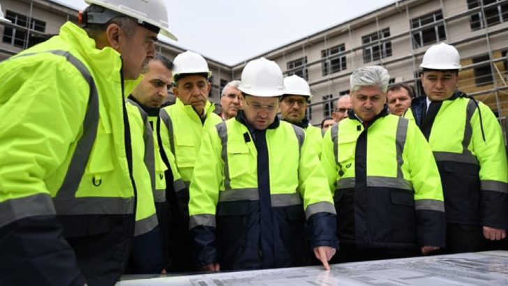 Bakan Gürlek, Sakarya’da yapımı süren yeni adliye binasını inceledi