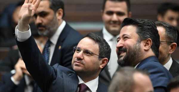 Özgür Özel’in iftiralarına karşı Bakan Gürlek’e destek yağdı