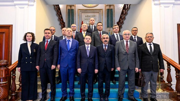 Bakan Gürlek, Yargıda Birlik Derneği başkan ve üyelerini bakanlıkta kabul etti