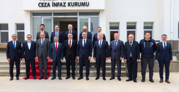 İzmir Cumhuriyet Başsavcılığı’na bağlı ceza infaz kurumlarına inceleme ve ziyaret yapıldı