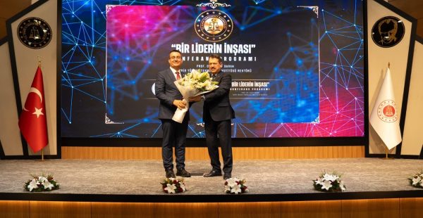 İzmir Adliyesi’nde ‘Bir Liderin İnşası’ konferansı gerçekleştirildi