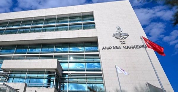 AYM’den kritik karar: Ölü kişiye tebligatla yapılan satış hak ihlali sayıldı