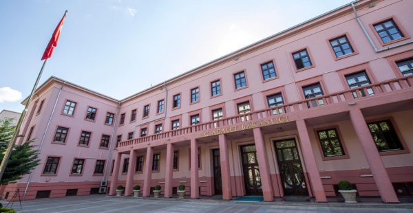 Adalet Bakanlığı’nda kritik görev değişiklikleri: Yeni atanan isimler belli oldu