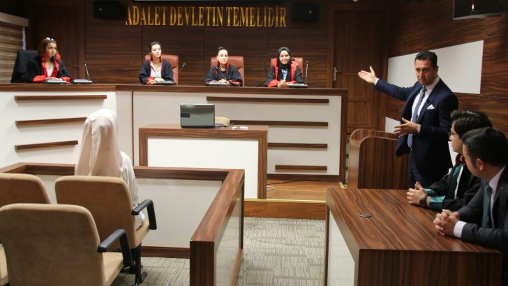 İSTANBUL AĞIR CEZA MAHKEMESİ BAŞKANI’NA DURUŞMADA AĞIR HAKARETLER!