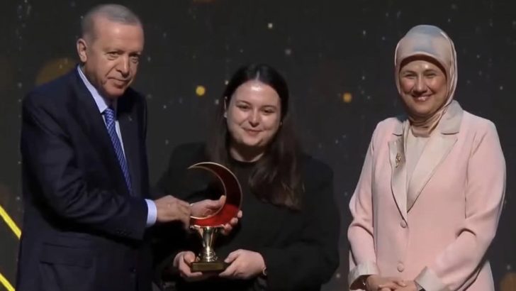 İslahiye katibi “Yılın ilham veren kan bağışçısı” ödülünü aldı