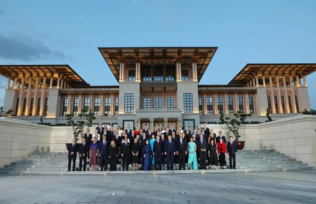 Erdoğan-Trump zirvesi dünya basınının manşetinde: NATO aile fotoğrafı gündem oldu