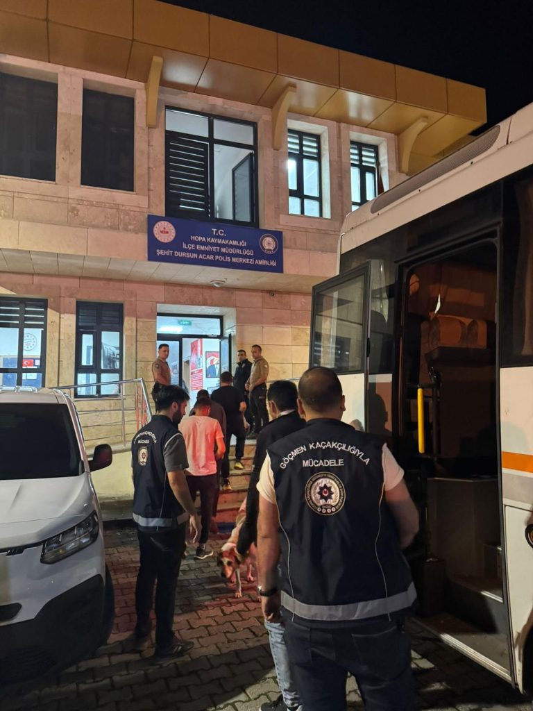 Artvin’de düzensiz göç operasyonu: 56 Afganistan uyruklu yakalandı!