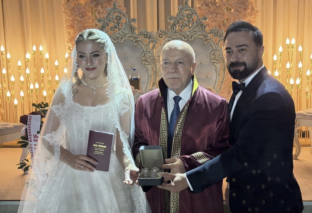 Bakırköy Cumhuriyet Başsavcı Vekili Kayhan Çetin’in mutlu günü:Kardeşi Murat Çetin Ayça İrem Aydoğan ile dünyaevine girdi