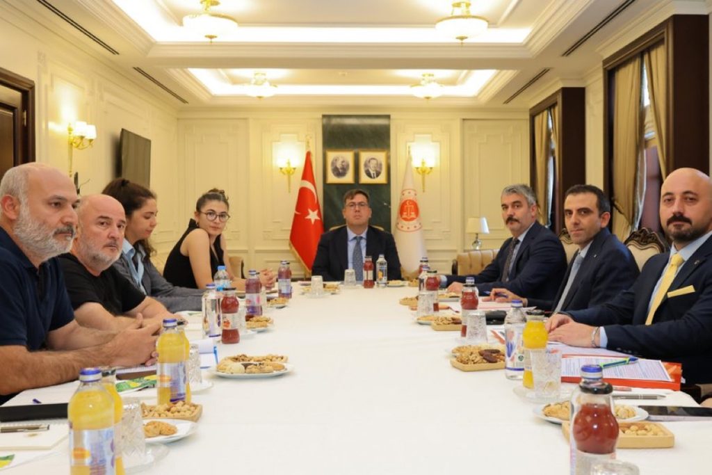 FLAŞ GELİŞME! Adalet Bakanlığı deprem davaları için harekete geçti: Ailelerin talepleri 11 ilde takip edilecek!