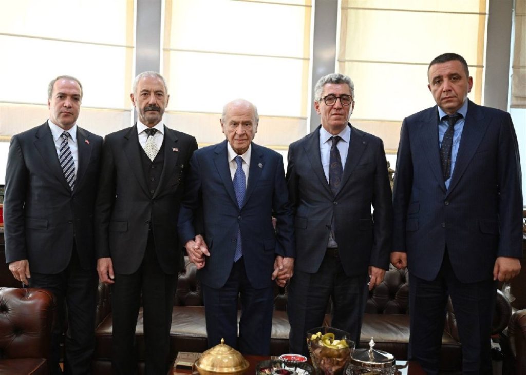 22 YILLIK HUSUMET BİTTİ ! Bahçeli Sarallar ve Şahinler ailelerini MHP Genel Merkezi’nde buluşturdu!