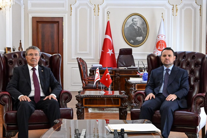 Adalet Bakanı Akın Gürlek KKTC Başbakanı Üstel ve beraberindeki heyeti ağırladı