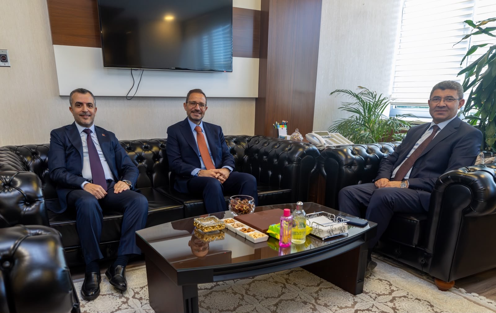 HSK Başkanvekili Fuzuli Aydoğdu iki bakan yardımcısı ve Ankara Başsavcısı’nı ağırladı