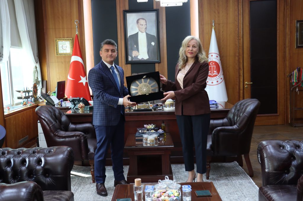 İSTANBUL ADLİYESİ’NDE KRİTİK ZİYARET Arnavutluk’tan üst düzey savcı heyeti İstanbul’da! Başsavcı Fatih Dönmez ile görüştü