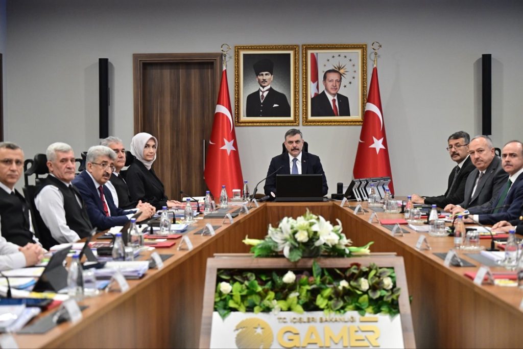 GÜVENLİK SEFERBERLİĞİ! Bakan Çiftçi’den okul güvenliği talimatı: Görevliler öğrencilerden önce hazır olacak!
