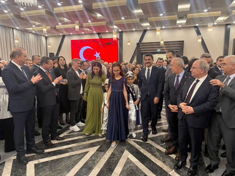 GURUR VE HEYECAN! Kuloğlu ailesinin çifte mutluluğu! Yargı camiası Ömer İlbey ve Alptuğ’un sünnet merasiminde buluştu!